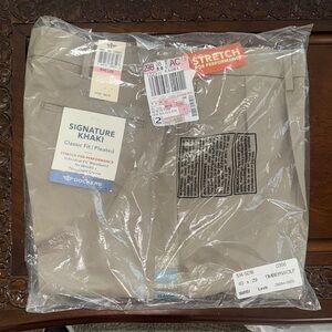 Dockers Classic Fit Pleated Men’s pants